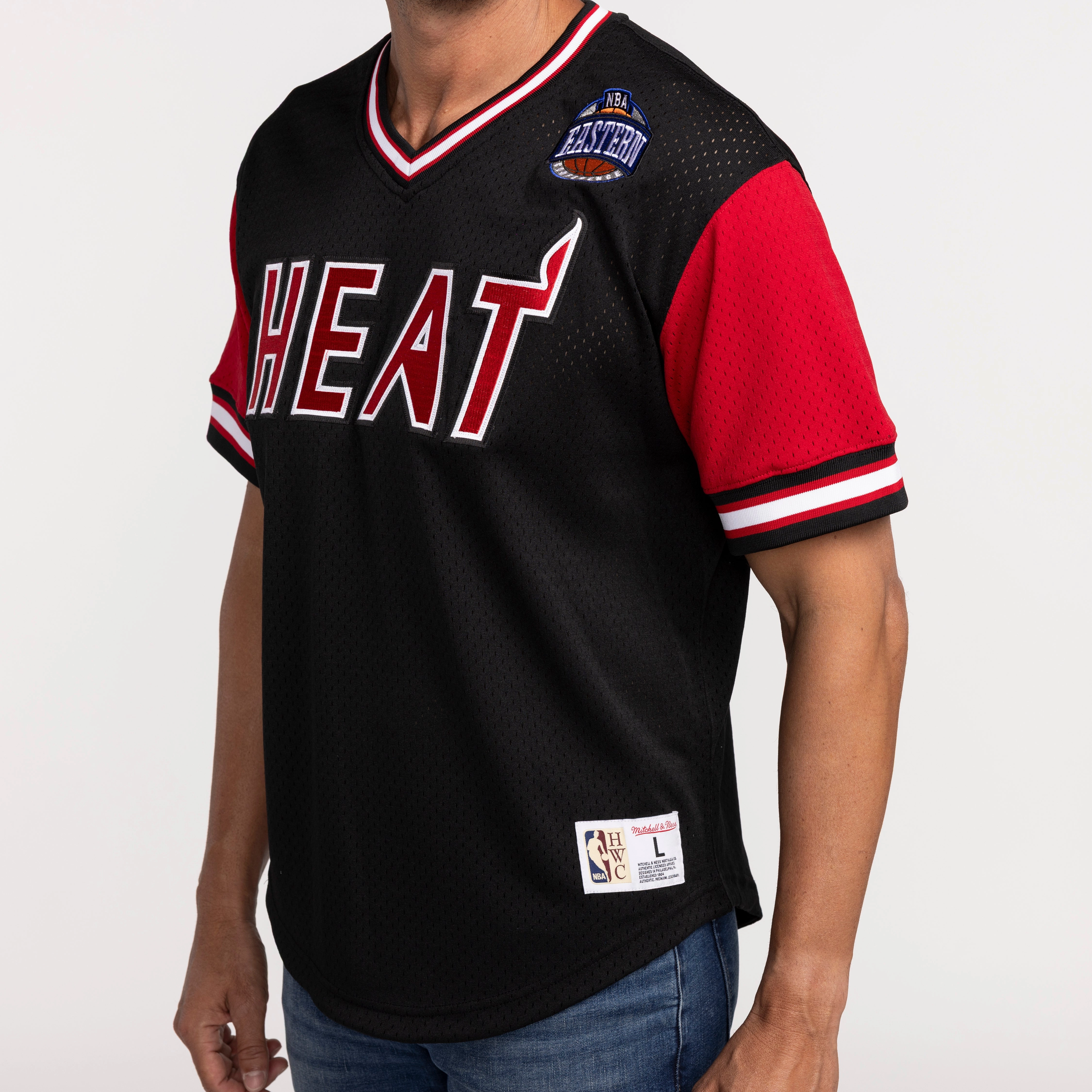Mitchell & Ness Miami HEAT Hardwood Classic Night Mesh V-Neck